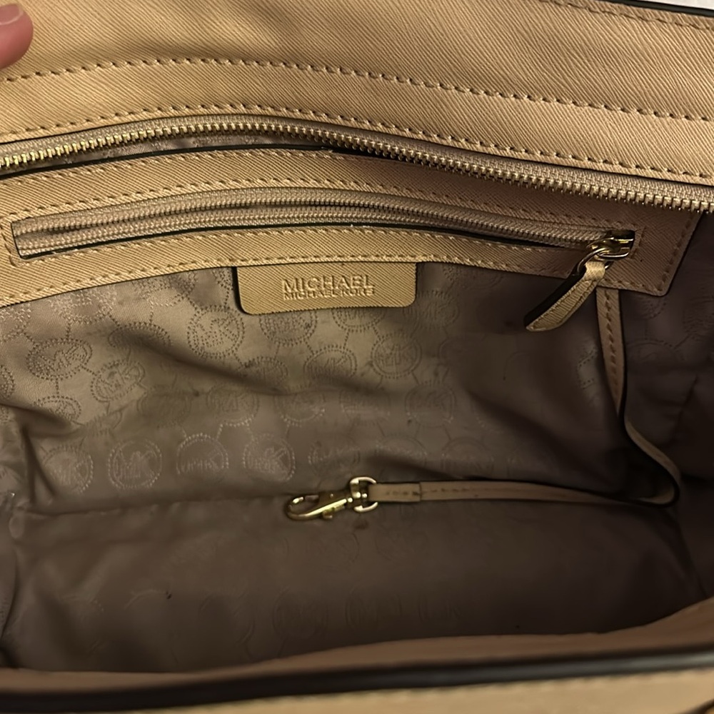 Michael Kors crossbody. - Picture 10 of 11